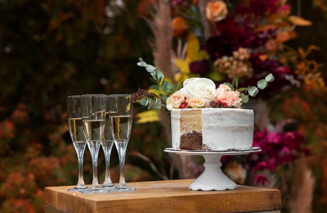 Cake Table Decoration with Flowers: A Guide to Enhance Your Celebration