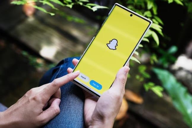 How to Use Snapchat AI: Mastering the My AI Feature