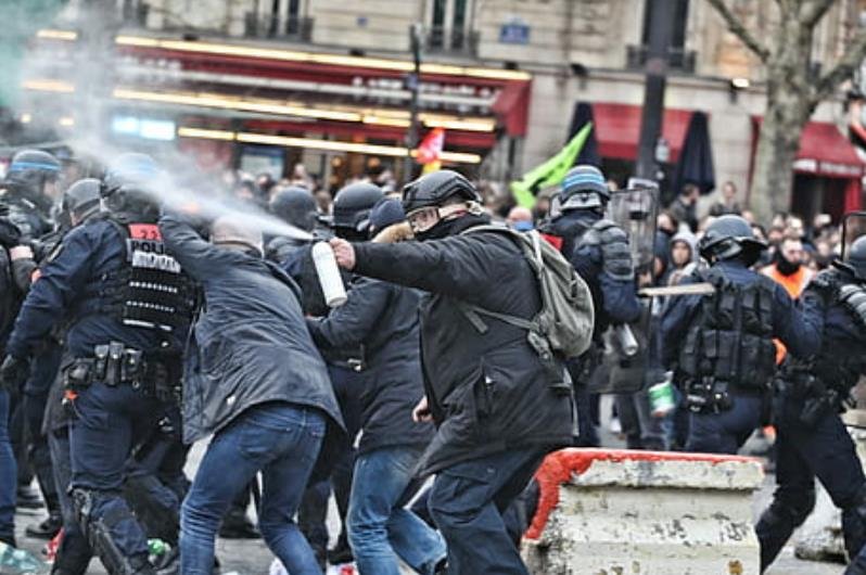 French Farmers Clash with Police at Paris Food Market