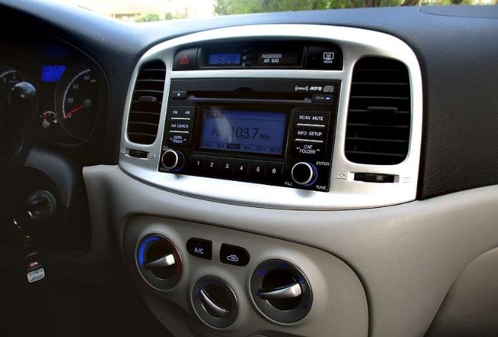 Rallying for Radio: Lawmakers’ Push to Preserve AM Airwaves in Modern Cars